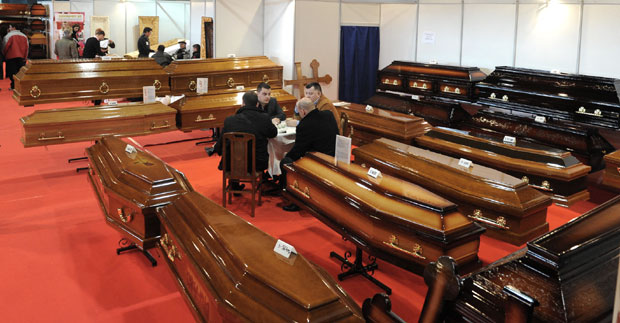 Комора не сме да мери погребнике